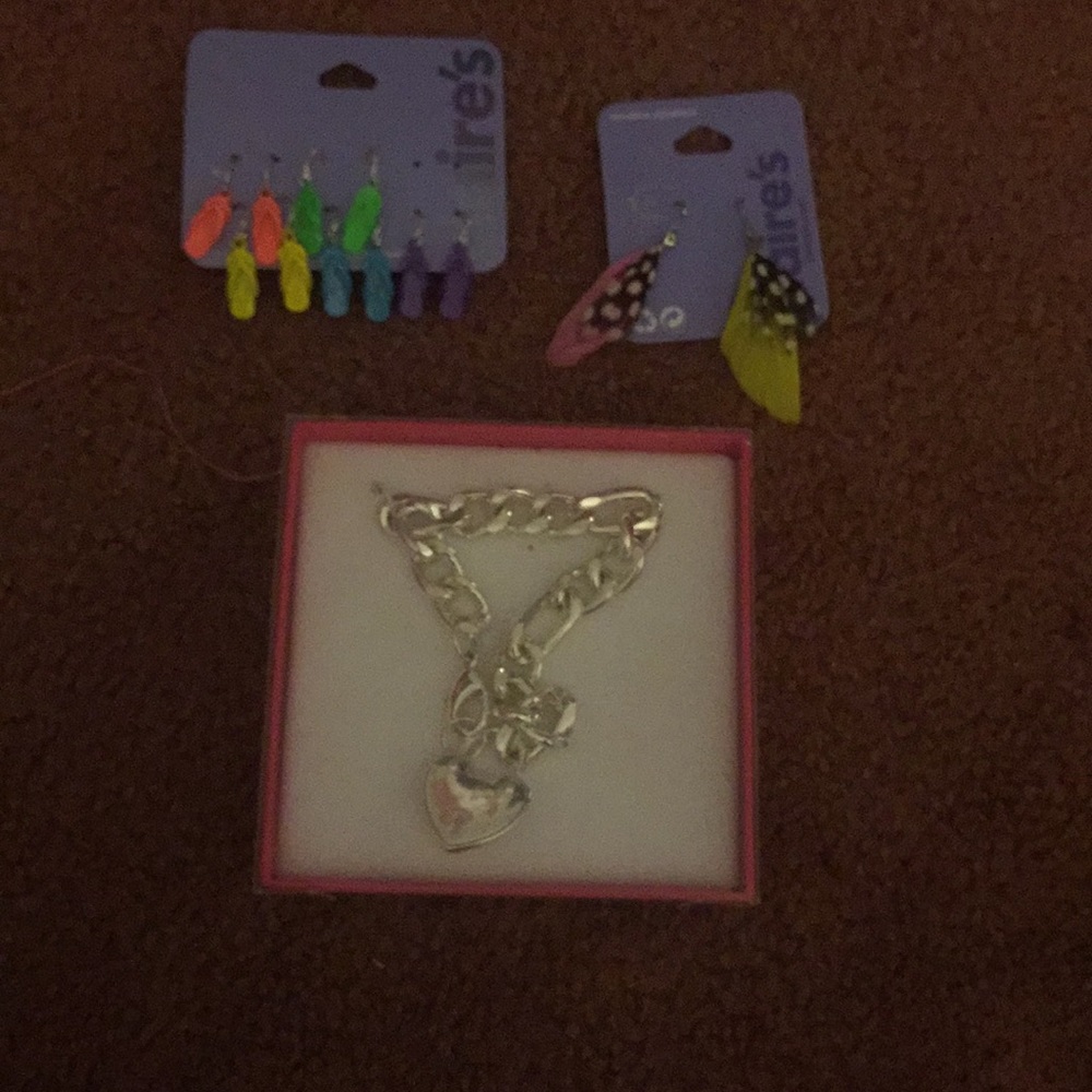 Clair’s jewelry and a braclet